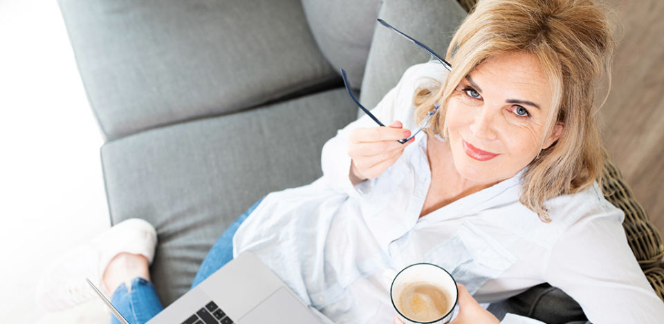 Why do younger men like older women? Because they're this gorgeous!