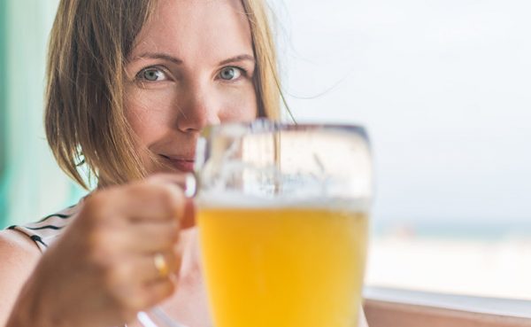 sexy older women like her are dating younger men