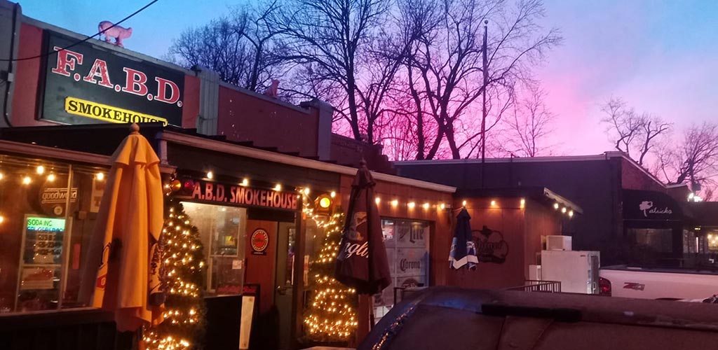 Frankfort Avenue Beer Depot in the early evening