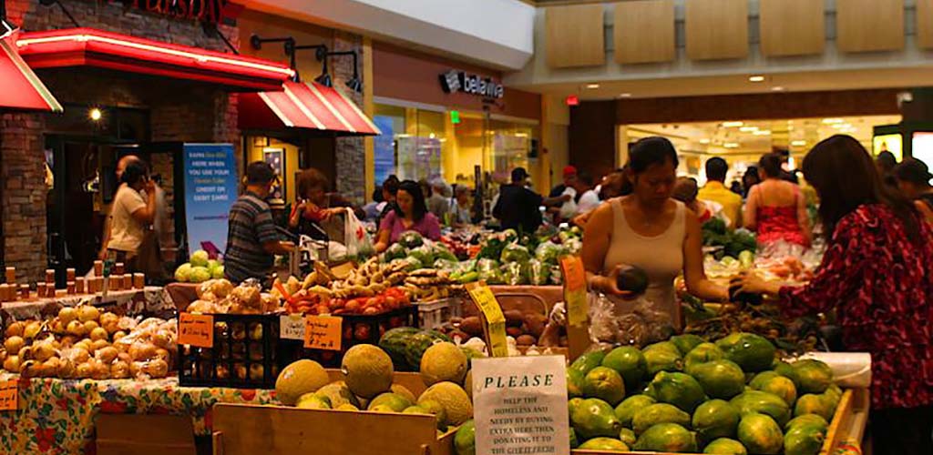 The lively Oahu Farmers Market