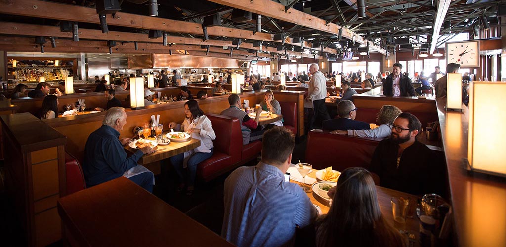 The dining area of Hillstone Coral Gables