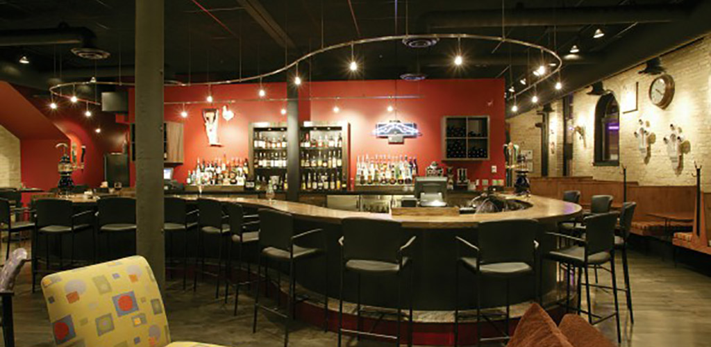 The HoDo Lounge has an awesome bar that's popular with older women