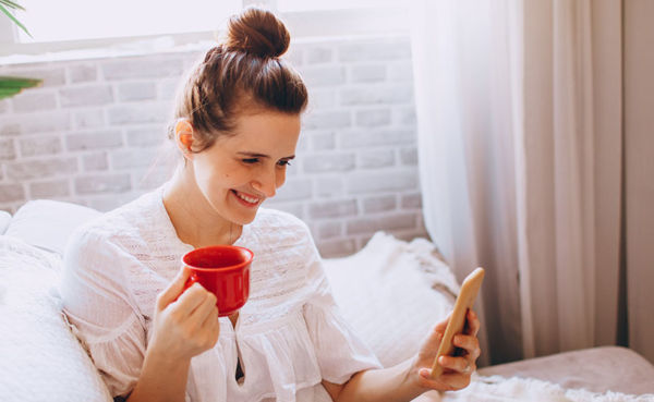 A Tennessee MILF on her tablet