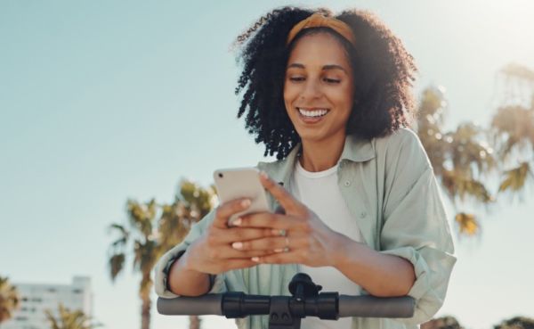 Talking to a guy who sent funny text to get her attention