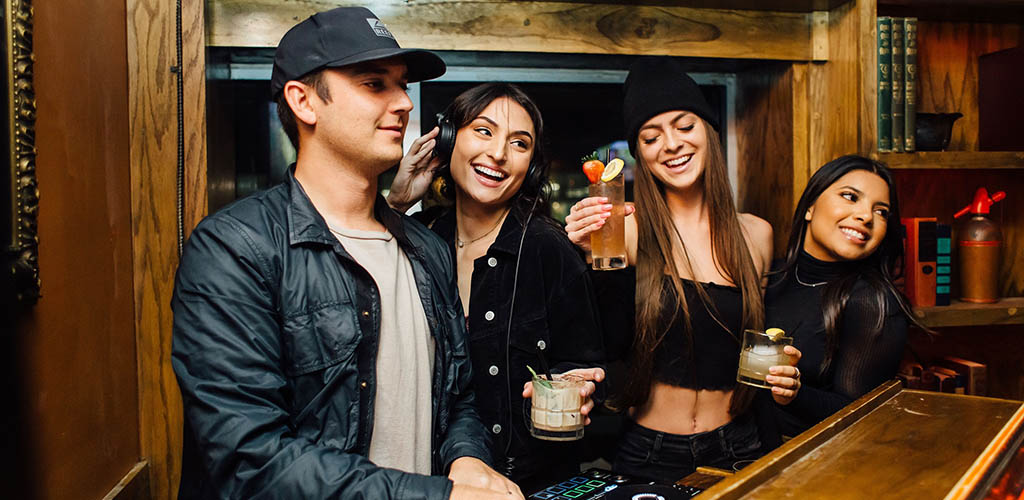 Hot girls looking for hookups in Jacksonville at The Shim Sham Room