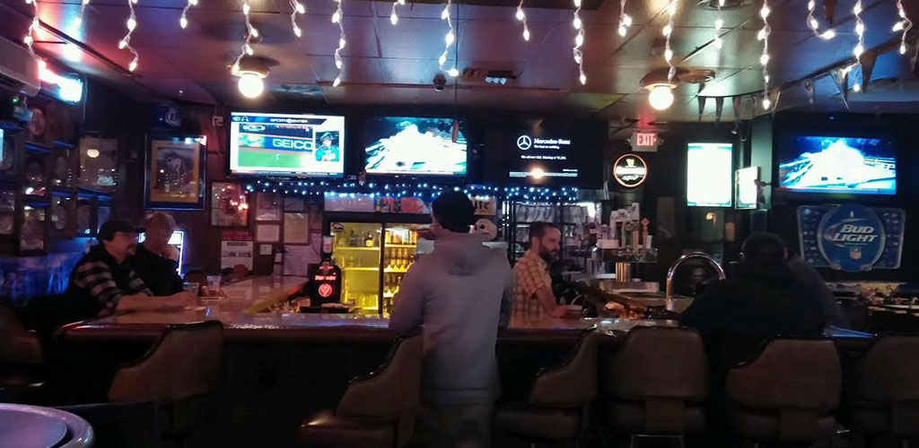 Trophy Lounge is a fun cocktail lounge where you can get laid in Anchorage