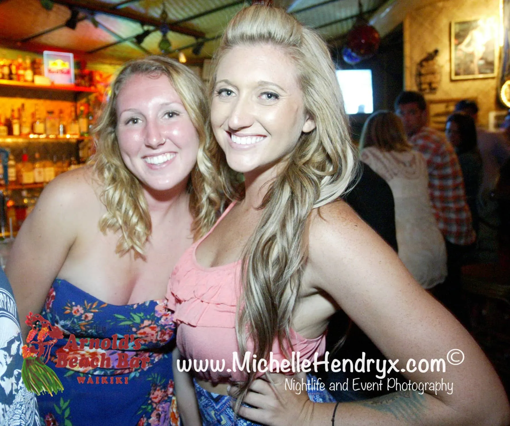 Arnold's Beach Bar Honolulu 