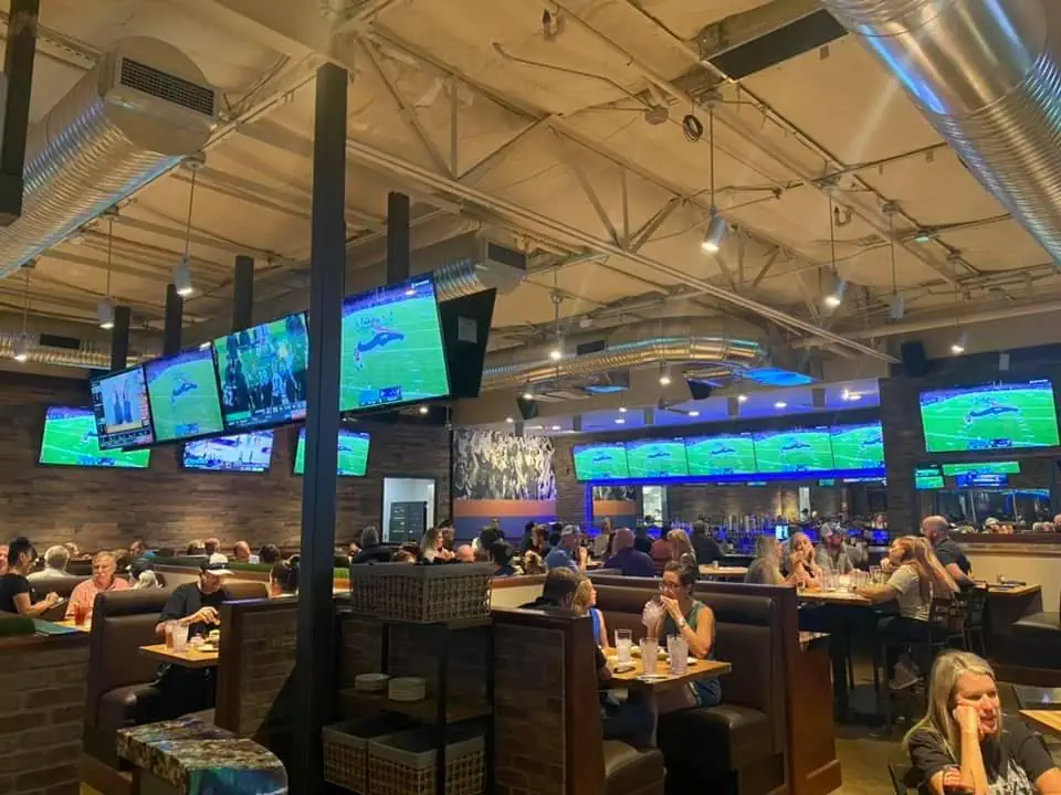 Blue32 Sports Grill North Mesa