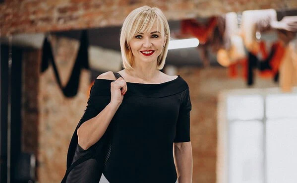 cougar woman in a gym