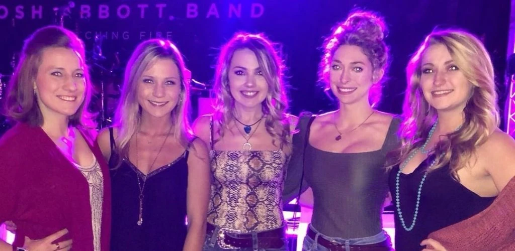 Hot Indianapolis cougars posing for a photo after a concert at 8 Seconds Salon