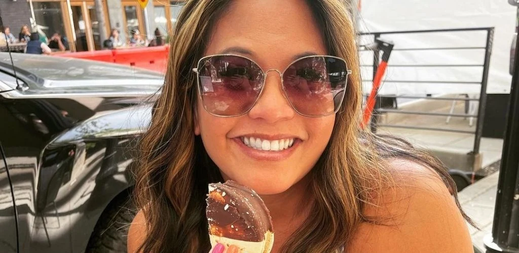 Young Sacramento cougar eating outside Mix Downtown